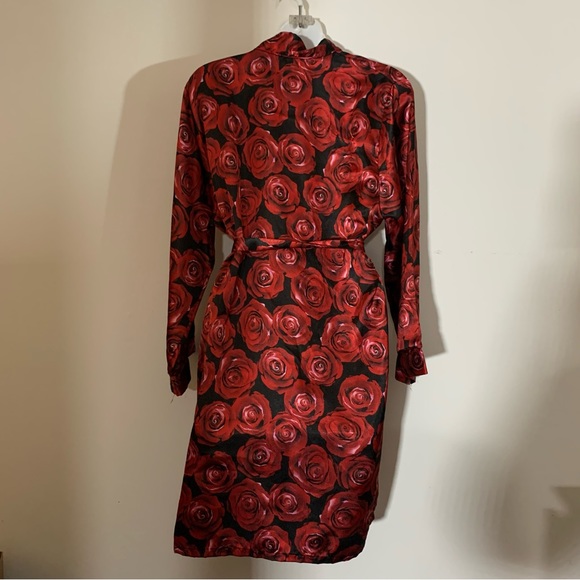 La Vie En Rose silky rose print robe - Picture 3 of 4